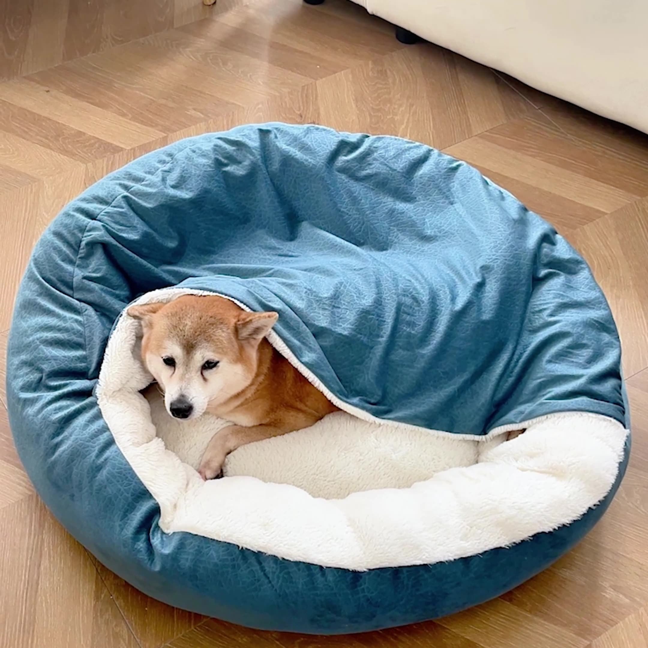 Warm Hooded Pet Bed – Orthopedic Comfort for Dogs & Cats